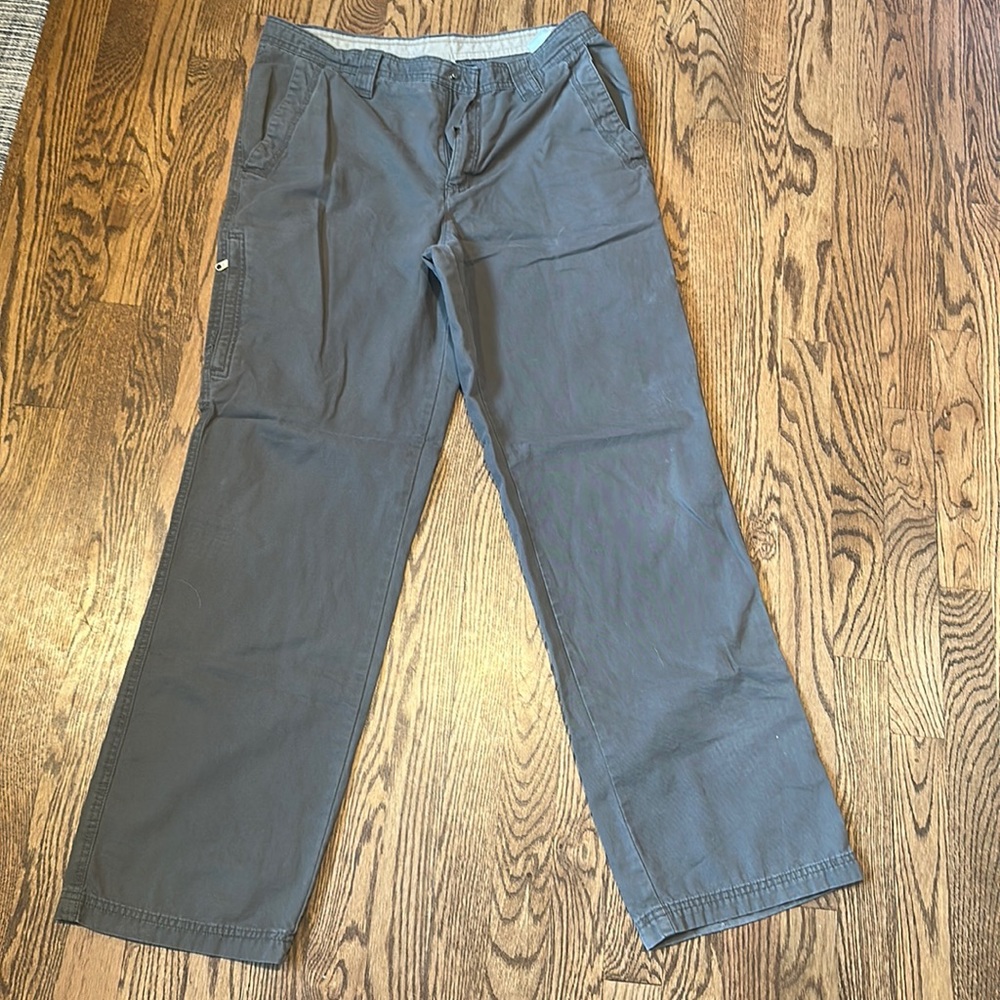 Columbia 34 x 32 straight leg olive cargo pants